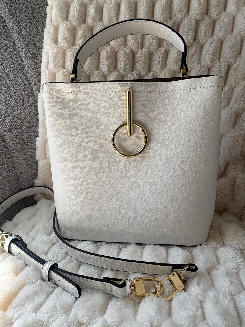 Gianni Bini white bag.with Adjustable and removable shoulder strap.
